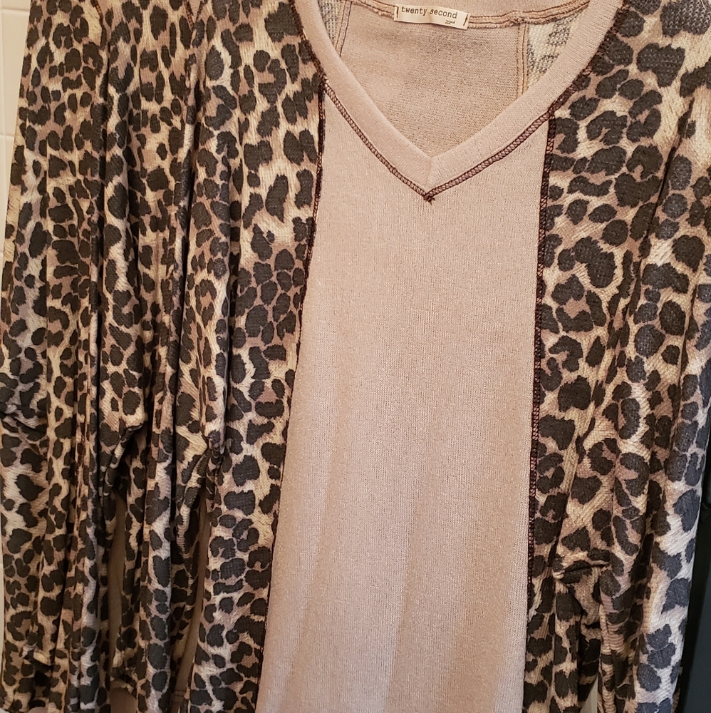 Animal print detail top